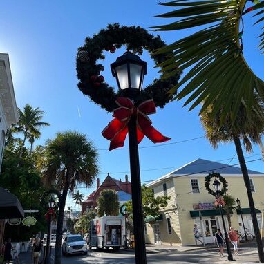 A lamp post adorned with a wreath, located in Florida Key